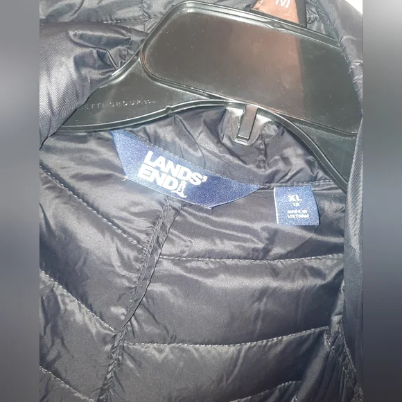 Lands' End Black Puffer Jacket Size XL - Picture 5 of 9